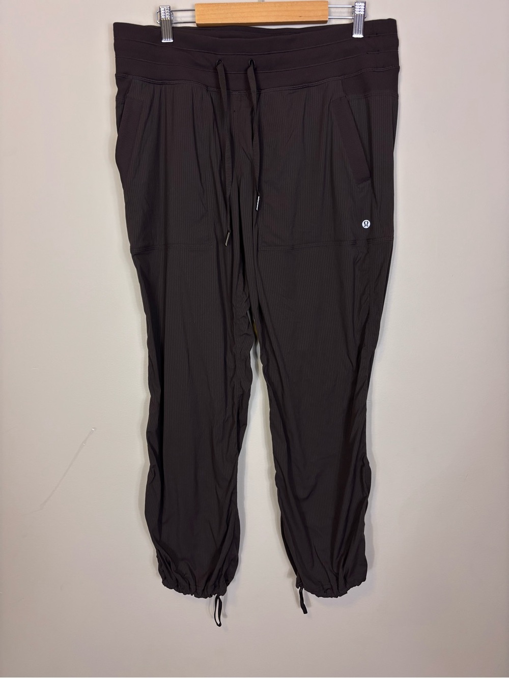 lululemon athletica Women’s Dark Brown Dance Studio Cinch Bottom Jogger Pants 12